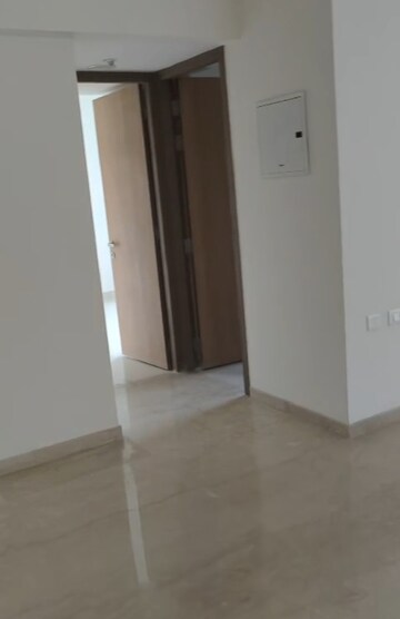 Room in 2 BHK Apartment at Lodha Woods, Kandivali East – for Rent