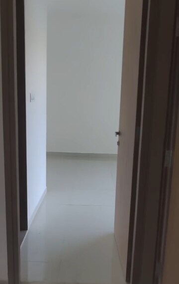 Room in 2 BHK Apartment at Lodha Woods, Kandivali East – for Rent