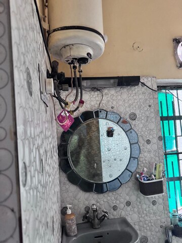 Master Bedroom in 2 BHK Builder Floor at Vaishali Sector 3 – for Rent