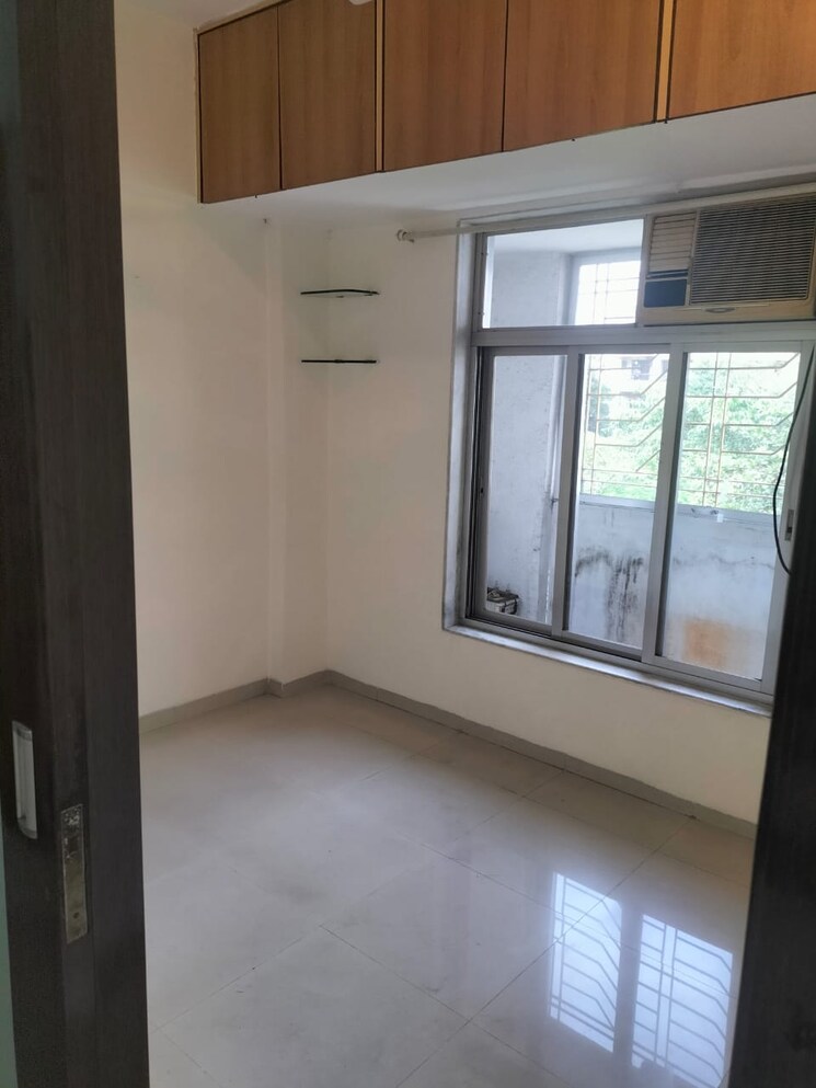 Room, siddhanchal-chs 3 Bedroom 1100 Sq.Ft. Apartment In Pawar Nagar Thane 9114543