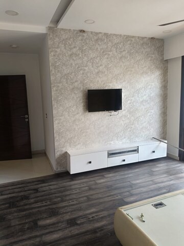 Furnished Amenities in 3 BHK Apartment at Embassy Palace, Cunningham Road – for Rent