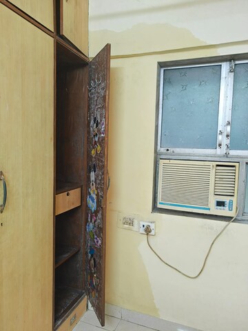 Furnished Amenities in 1 BHK Apartment at Shree Ram Bhavan, Malad West – for Rent