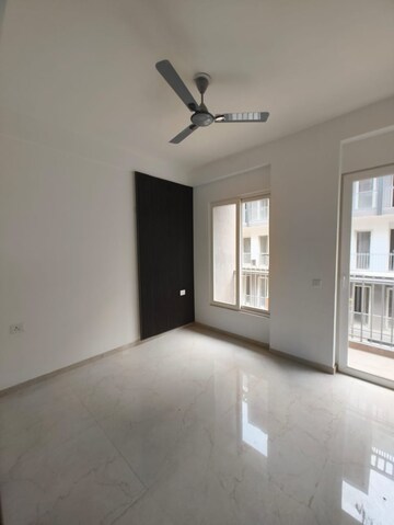 Room in 3 BHK Apartment at Smart World Orchard, Sector 61 – for Rent