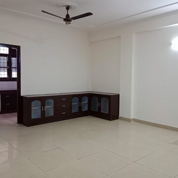 Room in 2 BHK Villa at Eros Rosewood Villas, Rosewood City – for Rent