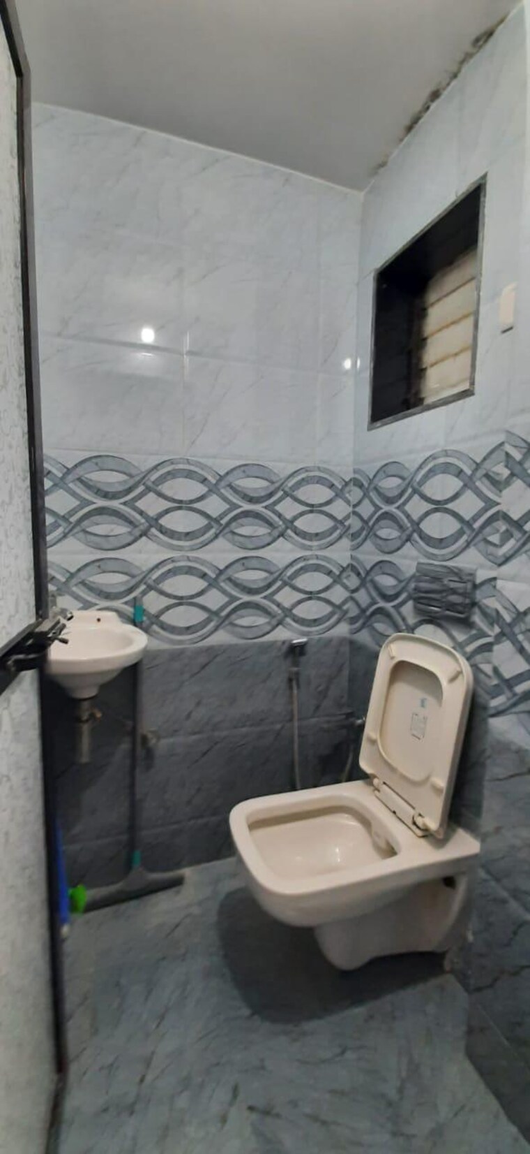 Bathroom, new-mahada-colony 2 Bedroom 860 Sq.Ft. Apartment In Goregaon East Mumbai 9114659