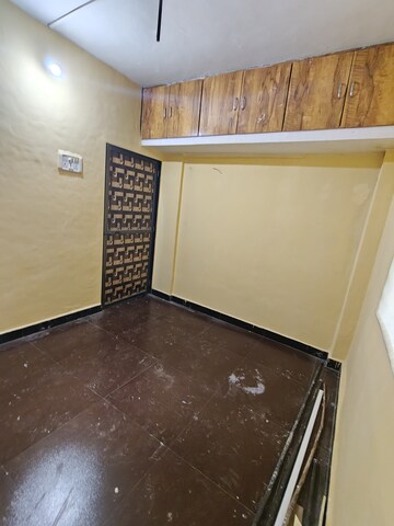 Furnished Amenities in 1 BHK Apartment at Malad West – for Rent