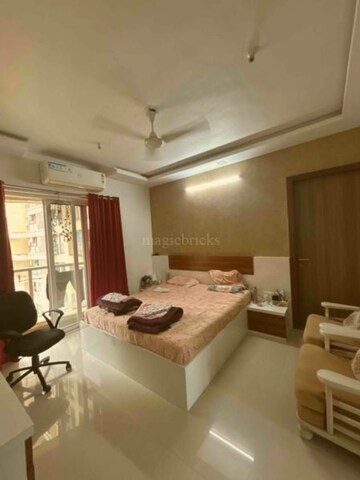 Room in 4 BHK Apartment at Dosti Imperia Phase I, Ghodbunder Road – for Sale
