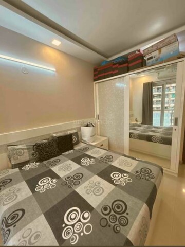 Room in 4 BHK Apartment at Dosti Imperia Phase I, Ghodbunder Road – for Sale