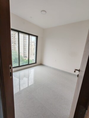 Room in 3 BHK Apartment at Dynamic Panchsheel Heights, Kandivali West – for Sale