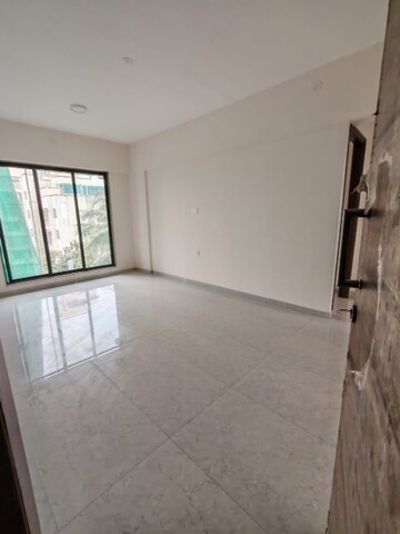 Room in 3 BHK Apartment at Dynamic Panchsheel Heights, Kandivali West – for Sale