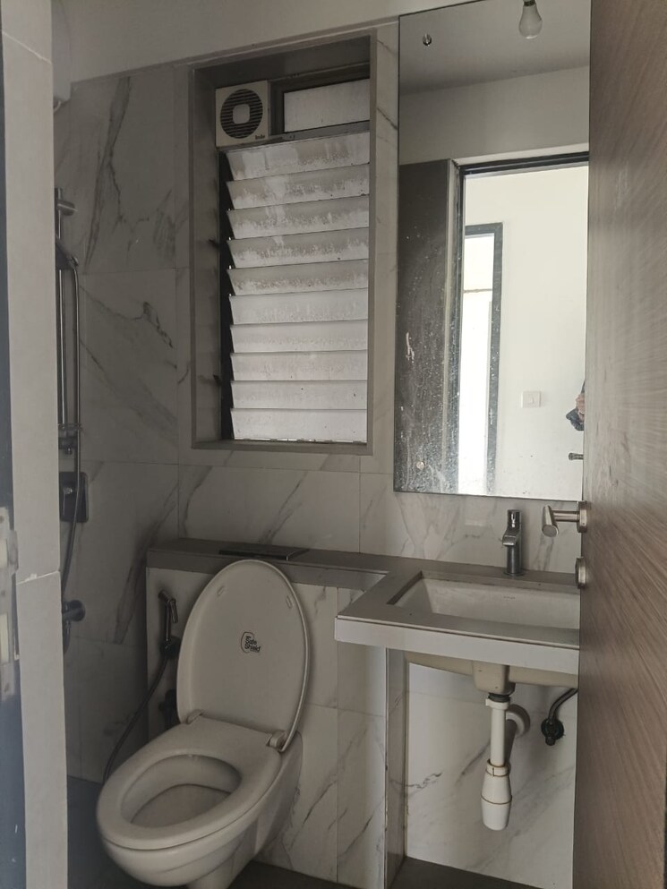 Bathroom, the-wadhwa-anmol-fortune 2.5 Bedroom 1000 Sq.Ft. Apartment In Goregaon West Mumbai 9114689