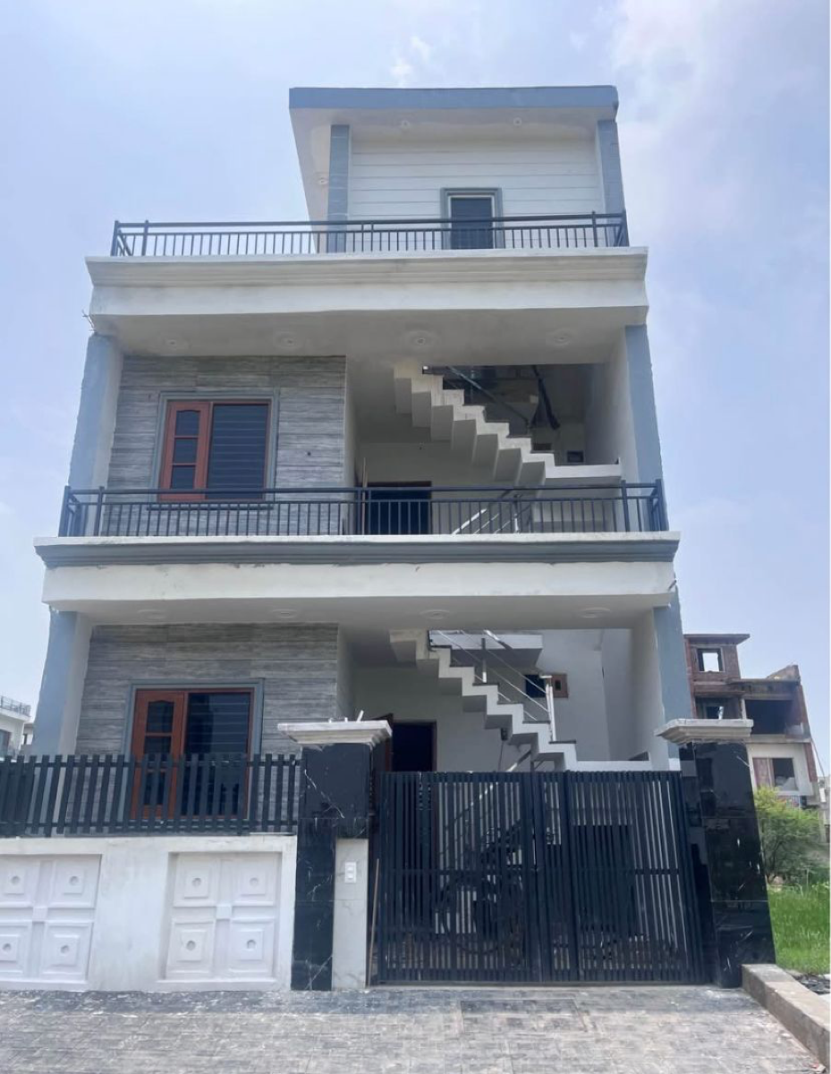 4 BHK + Pooja Room,Servant Room,Study Room,Extra Room Independent House For Sale in Sector 66