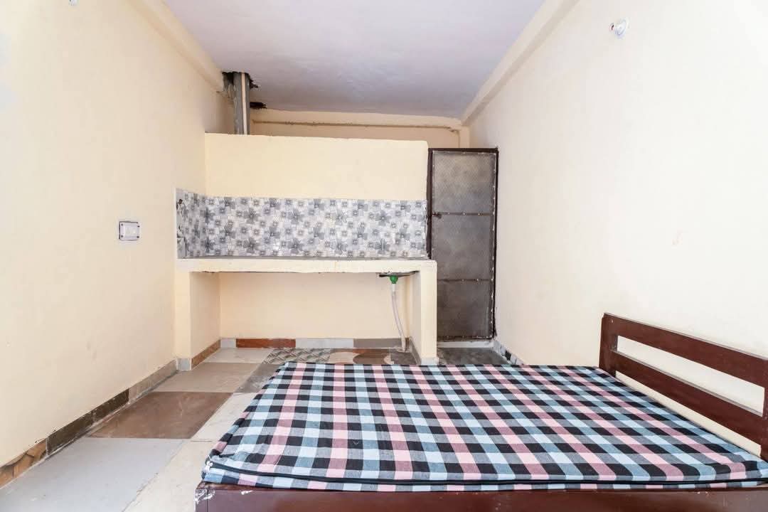 1 RkBuilder Floor For Rent in Saket