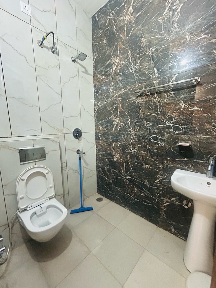 Bathroom, aerocity 2 Bedroom 1200 Sq.Ft. Apartment In Aerocity Mohali 9114776