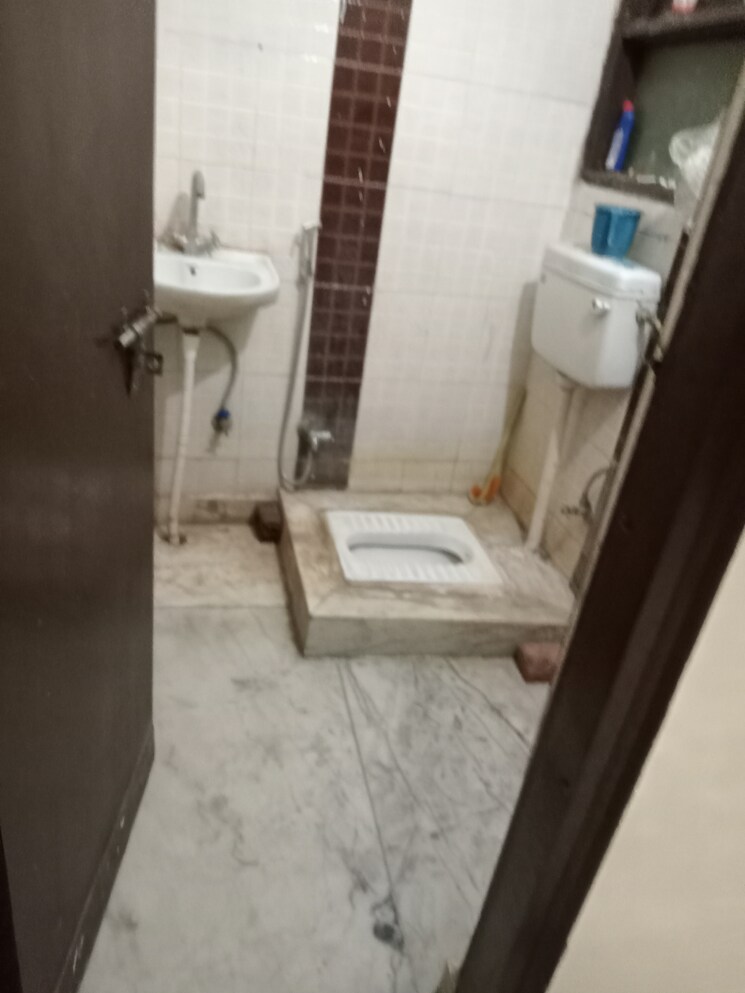 Bathroom, neb sarai 1 Bedroom 450 Sq.Ft. Builder Floor In Neb Sarai Delhi 9114836