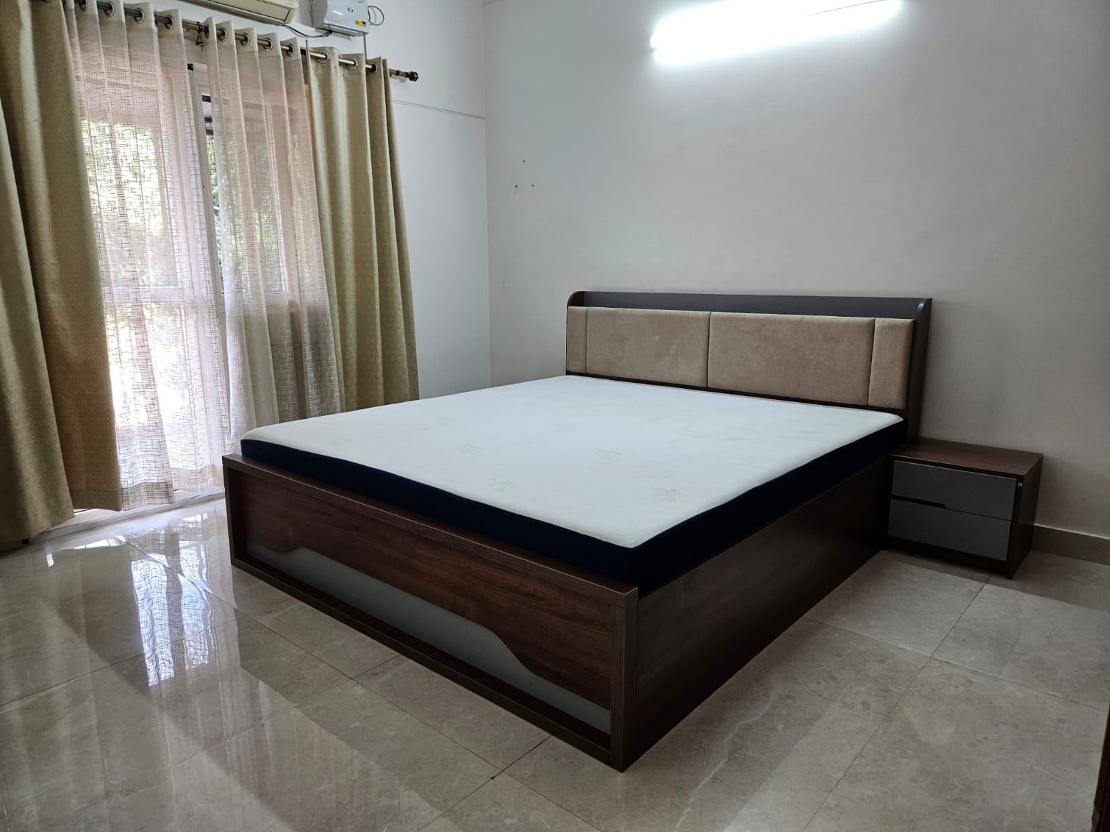 3 BHK + Servant Room Apartment For Rent in Chartered Court