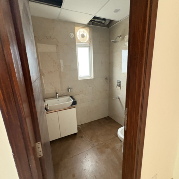 Room in 2 BHK Apartment at Signature Global Prime, Sector 63a – for Rent