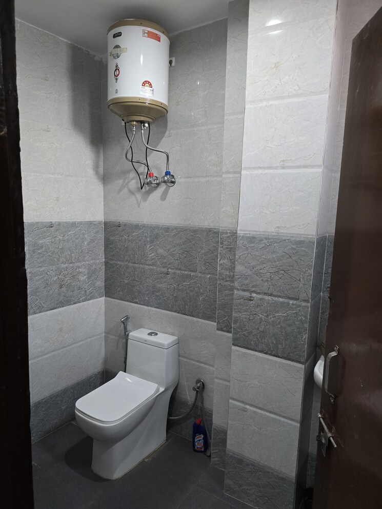 Bathroom, sector 28 1 Bedroom 1100 Sq.Ft. Builder Floor In Sector 28 Gurgaon 9114793