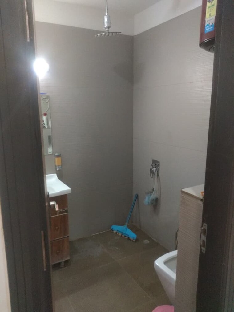 Bathroom, chattarpur 3 Bedroom 140 Sq.Yd. Builder Floor In Chattarpur Delhi 9114920