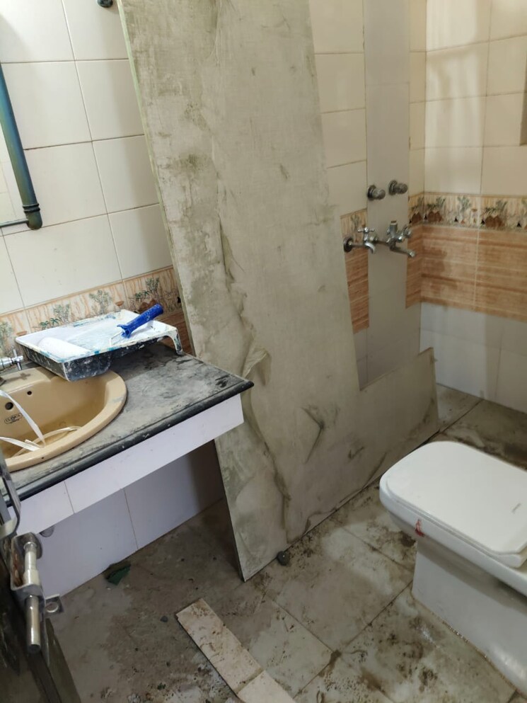 Attached Bathroom, vasant kunj 3 Bedroom 1200 Sq.Ft. Apartment In Vasant Kunj Delhi 9114854