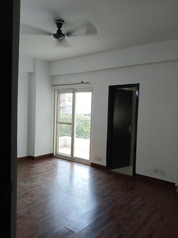 Room in 3 BHK Apartment at Homes 121, Sector 121 – for Rent