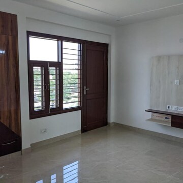 Room in 3 BHK Builder Floor at Sector 57 – for Rent