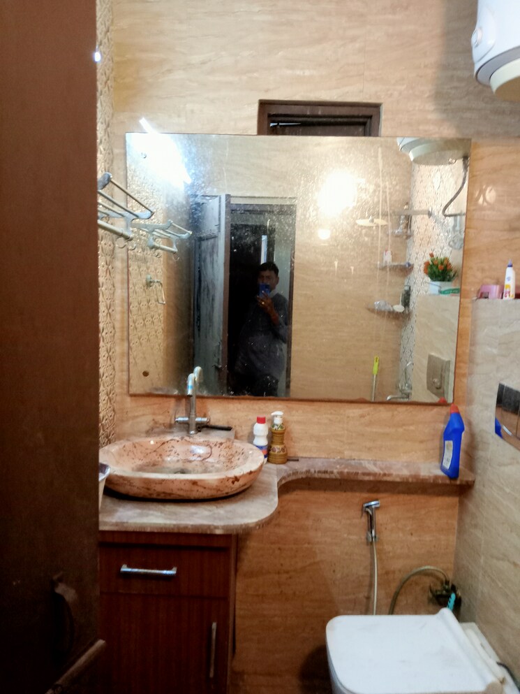 Bathroom, neb sarai 1 Bedroom 400 Sq.Ft. Builder Floor In Neb Sarai Delhi 9114885