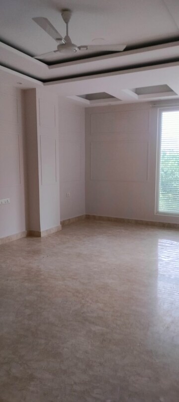 Room in 3 BHK Builder Floor at Mohit House, Sushant Lok I – for Rent