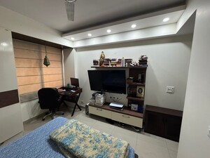 Room in 3.5 BHK Apartment at OCS Apartments, Mayur Vihar 1 – for Sale