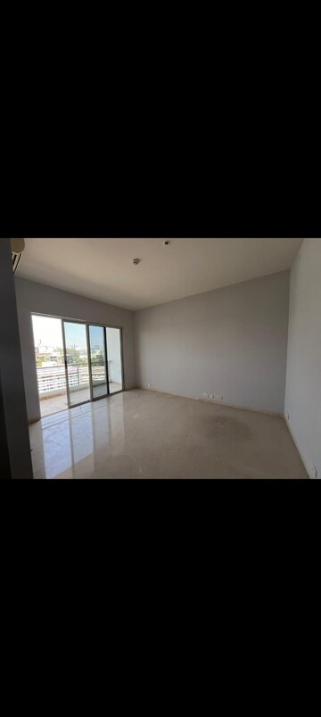 Room in 4 BHK Apartment at Mantri Altius, Shivaji Nagar – for Rent