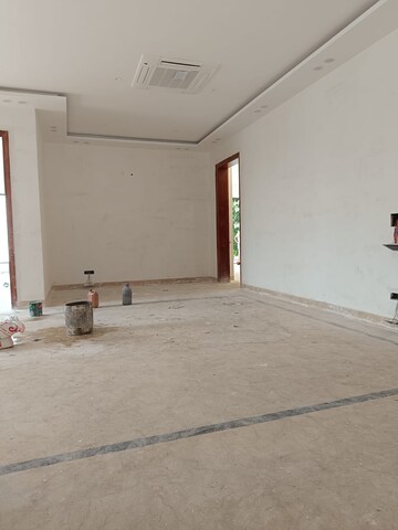 Room in 2 BHK Apartment at Ip Extension – for Rent