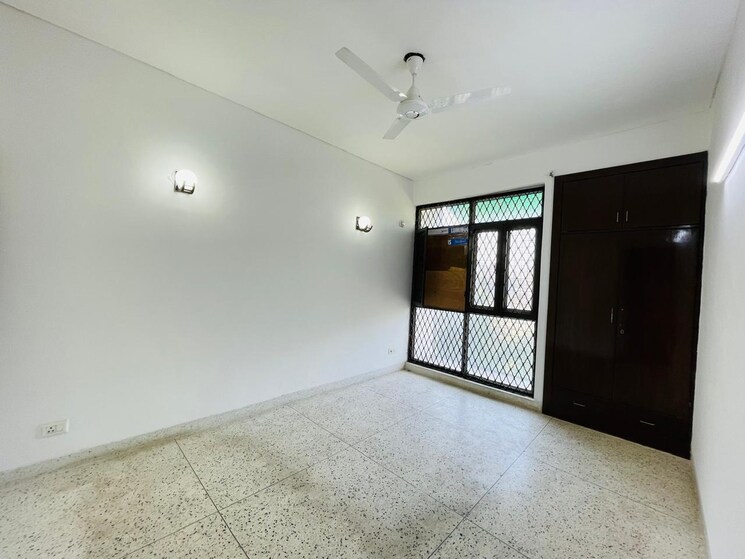 Room, ss-mayfield-gardens 2 Bedroom 200 Sq.Yd. Builder Floor In Sector 51 Gurgaon 9114954