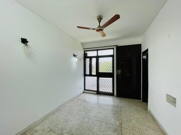 Room in 2 BHK Builder Floor at SS Mayfield Gardens, Sector 51 – for Sale