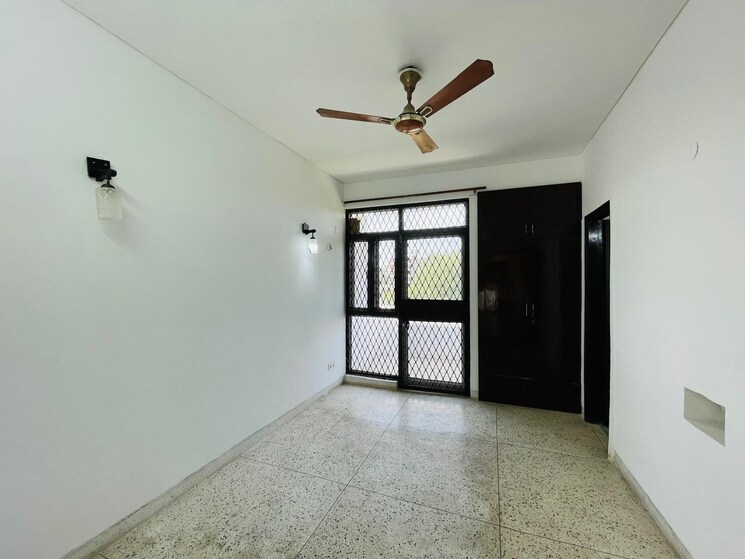 Room, ss-mayfield-gardens 2 Bedroom 200 Sq.Yd. Builder Floor In Sector 51 Gurgaon 9114954