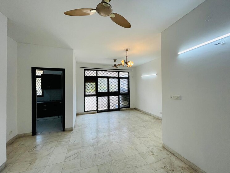 Room, ss-mayfield-gardens 2 Bedroom 200 Sq.Yd. Builder Floor In Sector 51 Gurgaon 9114954