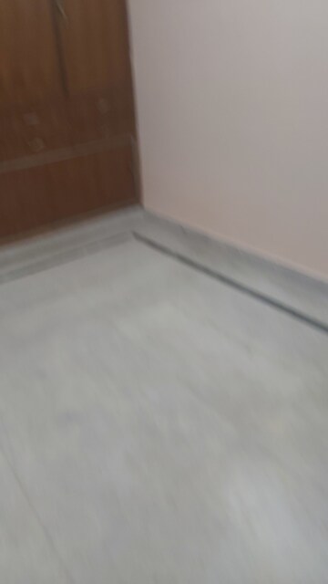 Furnished Amenities in 2.5 BHK Builder Floor at Mayur Vihar – for Rent