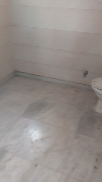 Room in 2.5 BHK Builder Floor at Mayur Vihar – for Rent