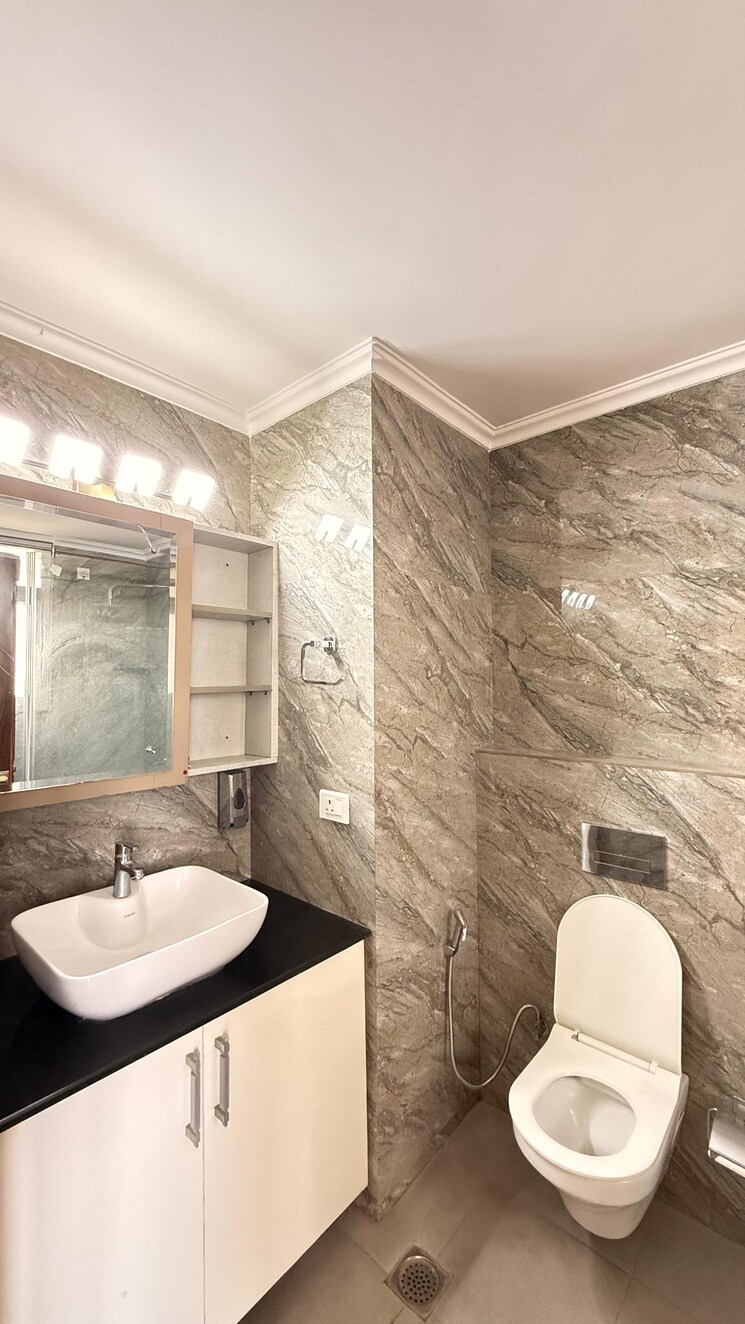 Bathroom, bhawna-apartment 4 Bedroom 2800 Sq.Ft. Builder Floor In Sector 43 Gurgaon 9114983