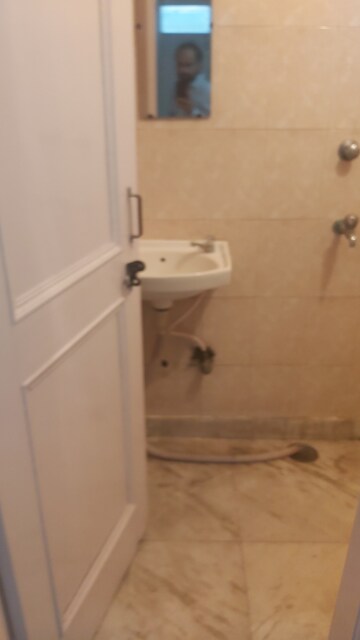 Bathroom in 2.5 BHK Builder Floor at Mayur Vihar – for Rent