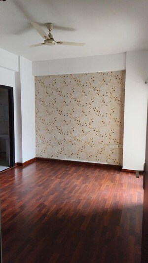 Room in 2 BHK Apartment at Homes 121, Sector 121 – for Sale