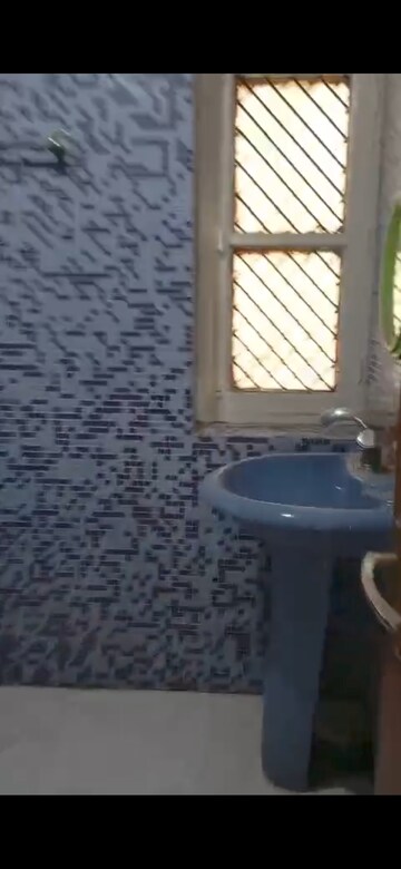 Bathroom in 4 BHK Apartment at Green Home CGHS, Sector 52 – for Rent