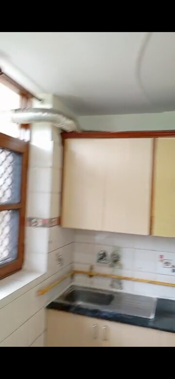 Furnished Amenities in 4 BHK Apartment at Green Home CGHS, Sector 52 – for Rent