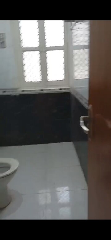 Furnished Amenities in 4 BHK Apartment at Green Home CGHS, Sector 52 – for Rent