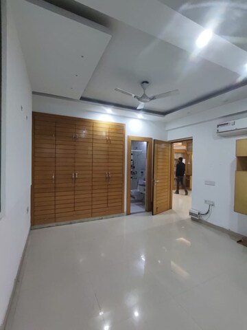 Room in 4 BHK Apartment at Shri Sai Kripa Rainbow Apartments, Sector 43 – for Rent