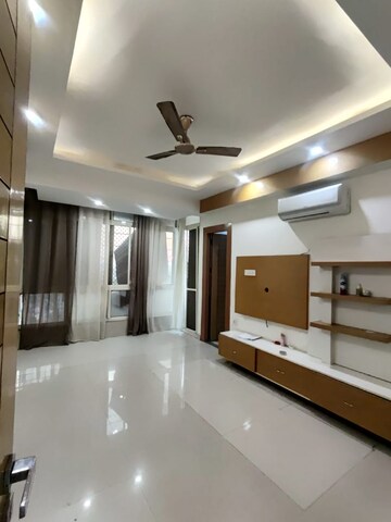 Room in 4 BHK Apartment at Shri Sai Kripa Rainbow Apartments, Sector 43 – for Rent