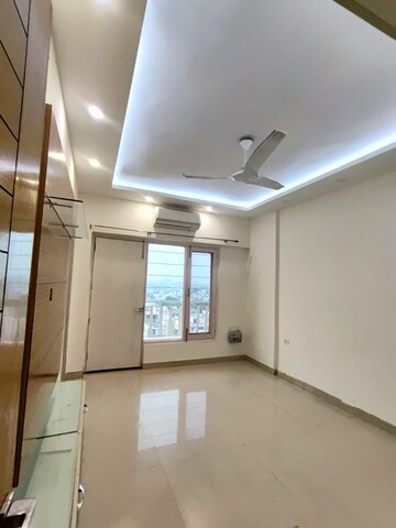 Room in 4 BHK Apartment at Shri Sai Kripa Rainbow Apartments, Sector 43 – for Rent