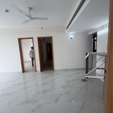 Room in 2.5 BHK Apartment at Smart World Gems, Sector 89 – for Rent