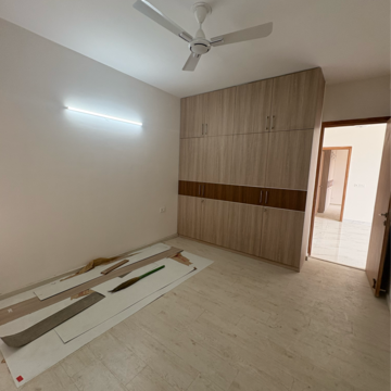 Room in 2.5 BHK Apartment at Smart World Gems, Sector 89 – for Rent