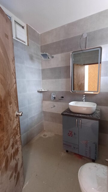 Bathroom in 4 BHK Apartment at Agrim Apartment, Sector 43 – for Rent