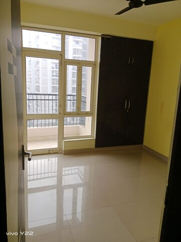 Room in 3 BHK Apartment at Royce Sentosa Parc, Raj Nagar Extension – for Rent